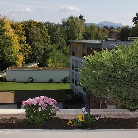 דירה Mariaprimavera Am Kurpark Mit Schwarzwaldblick * * * * באד קרוצינגן