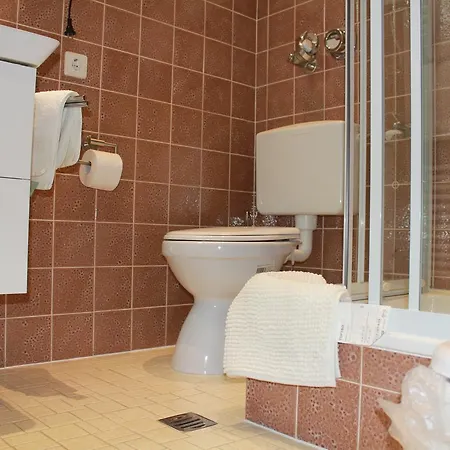 Mariaprimavera Am Kurpark Mit Schwarzwaldblick * * * * באד קרוצינגן